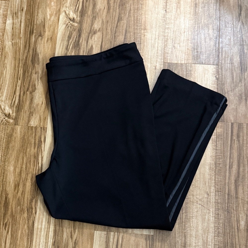 Avenue Women’s Slim Pants With Faux Leather Trim Size 24